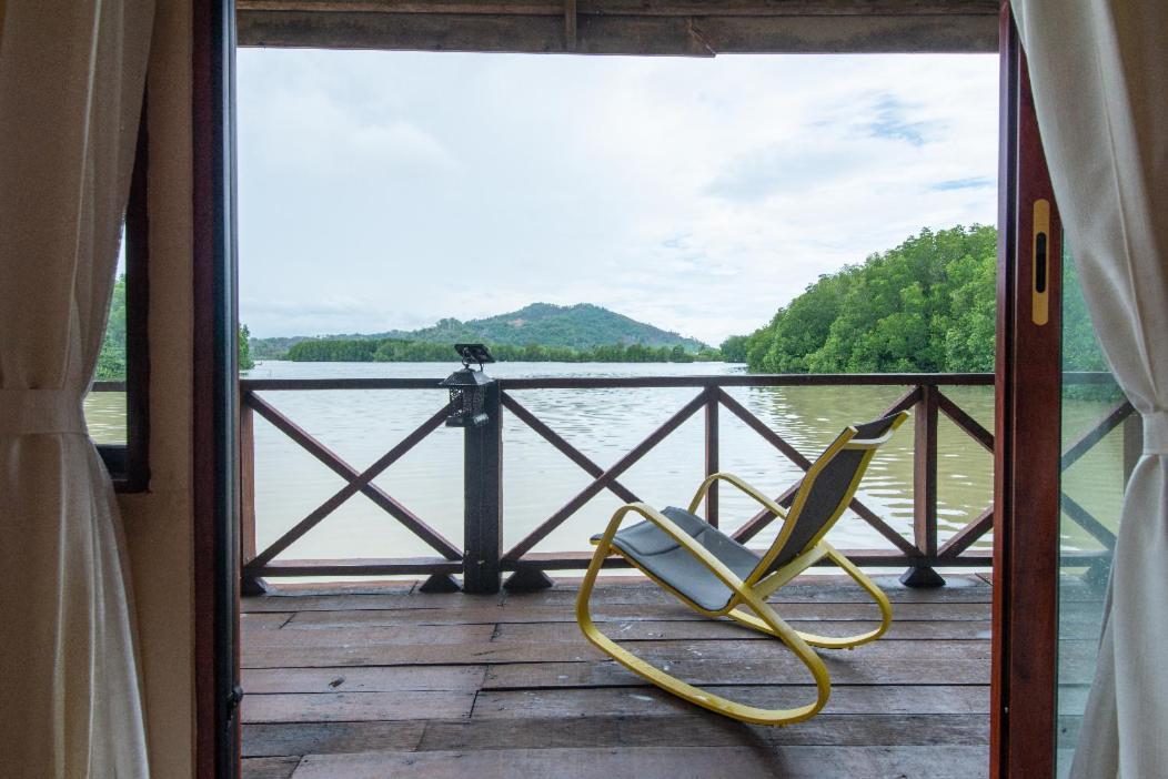 Gayang Friendly Water House Homestay Kota Kinabalu Ngoại thất bức ảnh